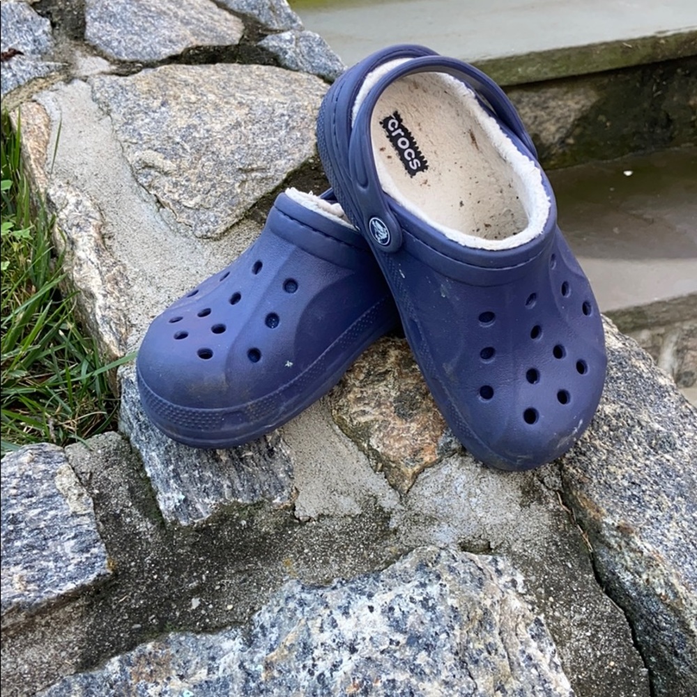 Fuzz lined crocs navy cream lining Junior size 1-3
